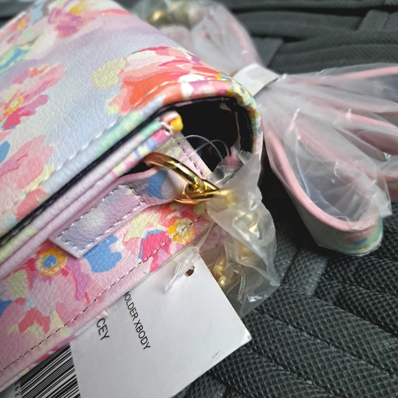 Luv Betsey By Betsey Johnson Darcey Phone Holder Crossbody Purse NWT - Picture 4 of 9